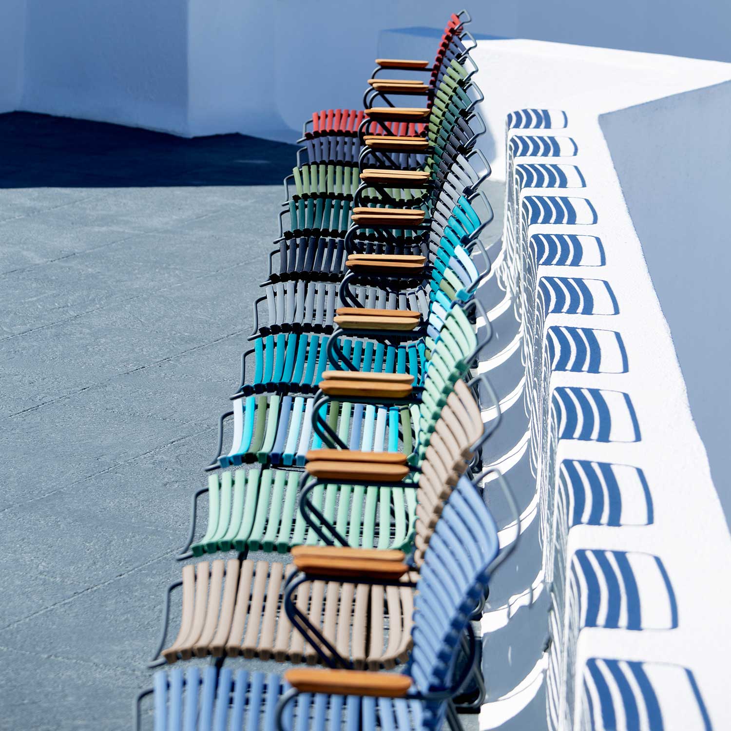 Design Gartenmöbel: Farbenfrohe Akzente für den Frühling