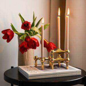 Skulpturaler Kerzenhalter von STOFF Nagel als romantische Tischdeko für den Valentinstag. 