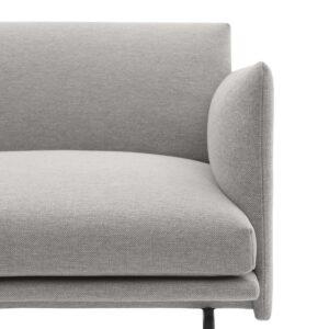 Kleine Räume größer wirken lassen: Hier sind die ultimativen Tipps! 3 Tiefer Sitz, weiche Polsterung. Das Muuto Outline Sofa kann mit seiner Leichtigkeit kleine Räume größer wirken lassen.