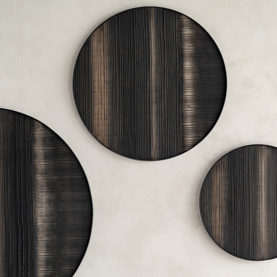 ethnicraft layered clay wandkunst large lifestyle alle zusammen closeup 86328