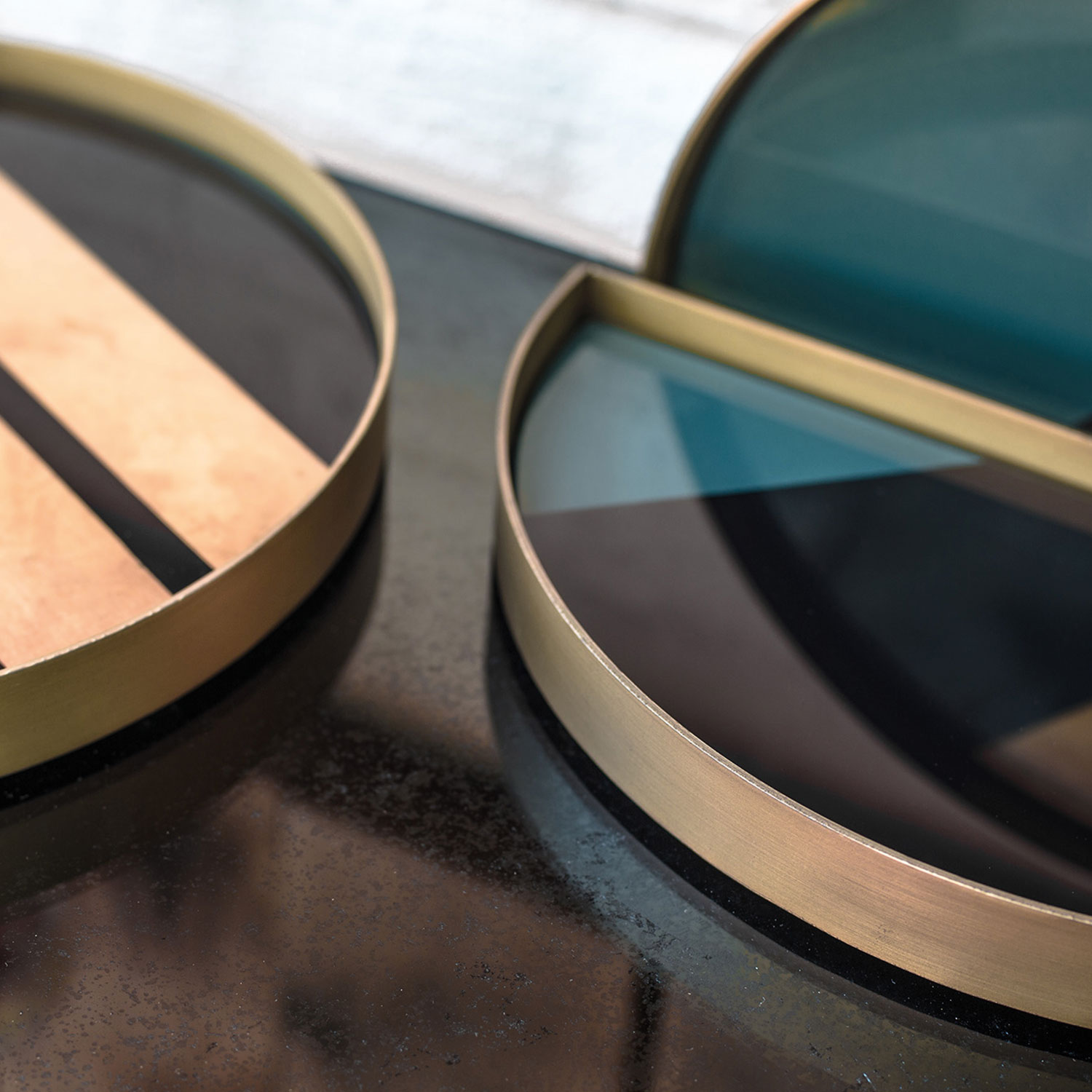 ethnicraft geometric glastablett beide close up 84482