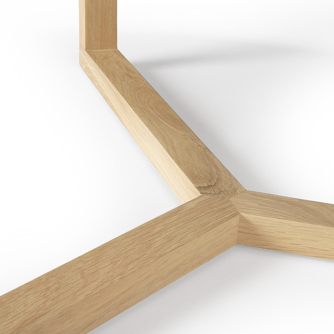 extreme close up bein tripod couchtisch ethnicraft 88915