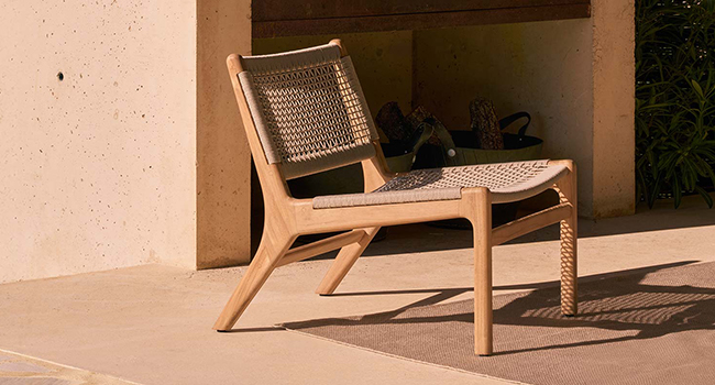 Ethnicraft Liegestühle Jack Woven Outdoor Loungesessel auf Terrasse