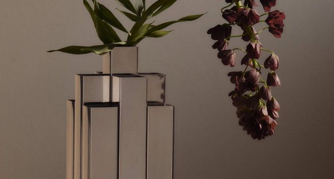 Ferm Vase Tessera Vase hochglanzpoliert mit Blume