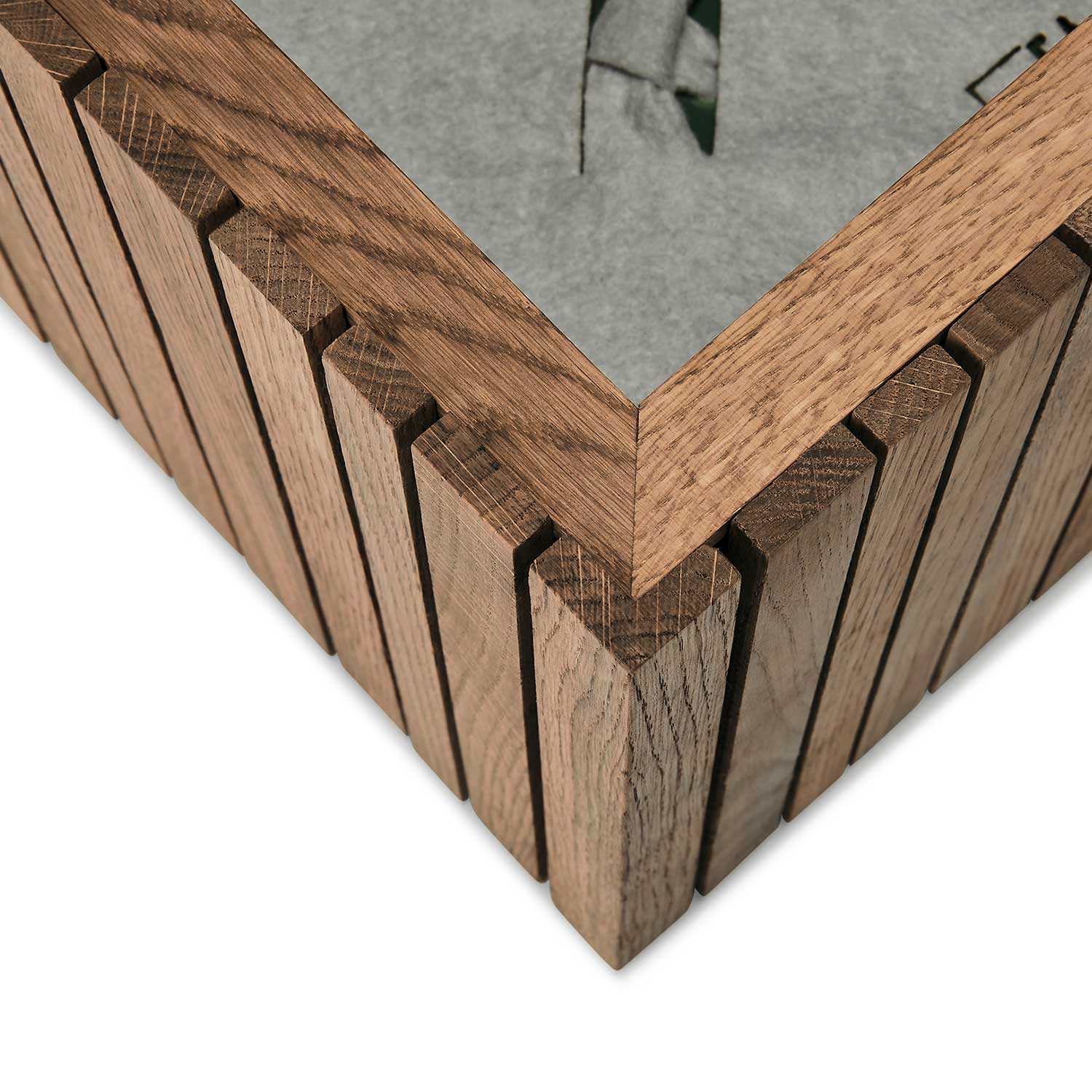 squarely grow on dark oak detail 77234