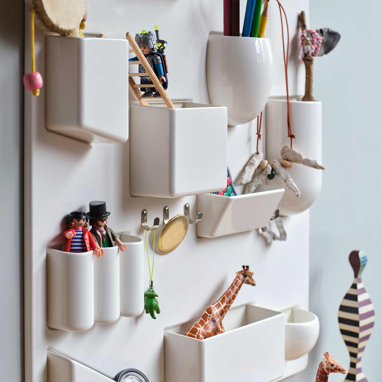 vitra Uten Silo RE II  white mit spielzeug 107093