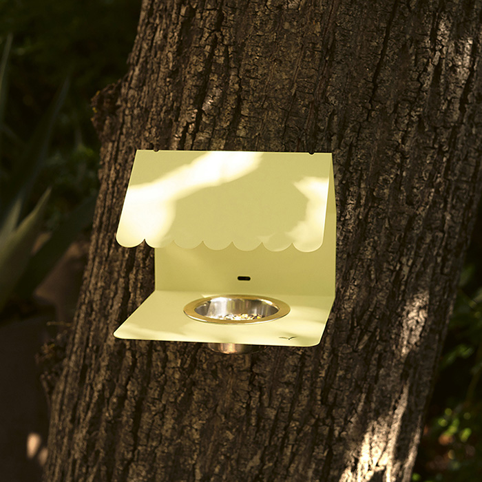 fermob picoti vogelhaus am baumstamm 97916