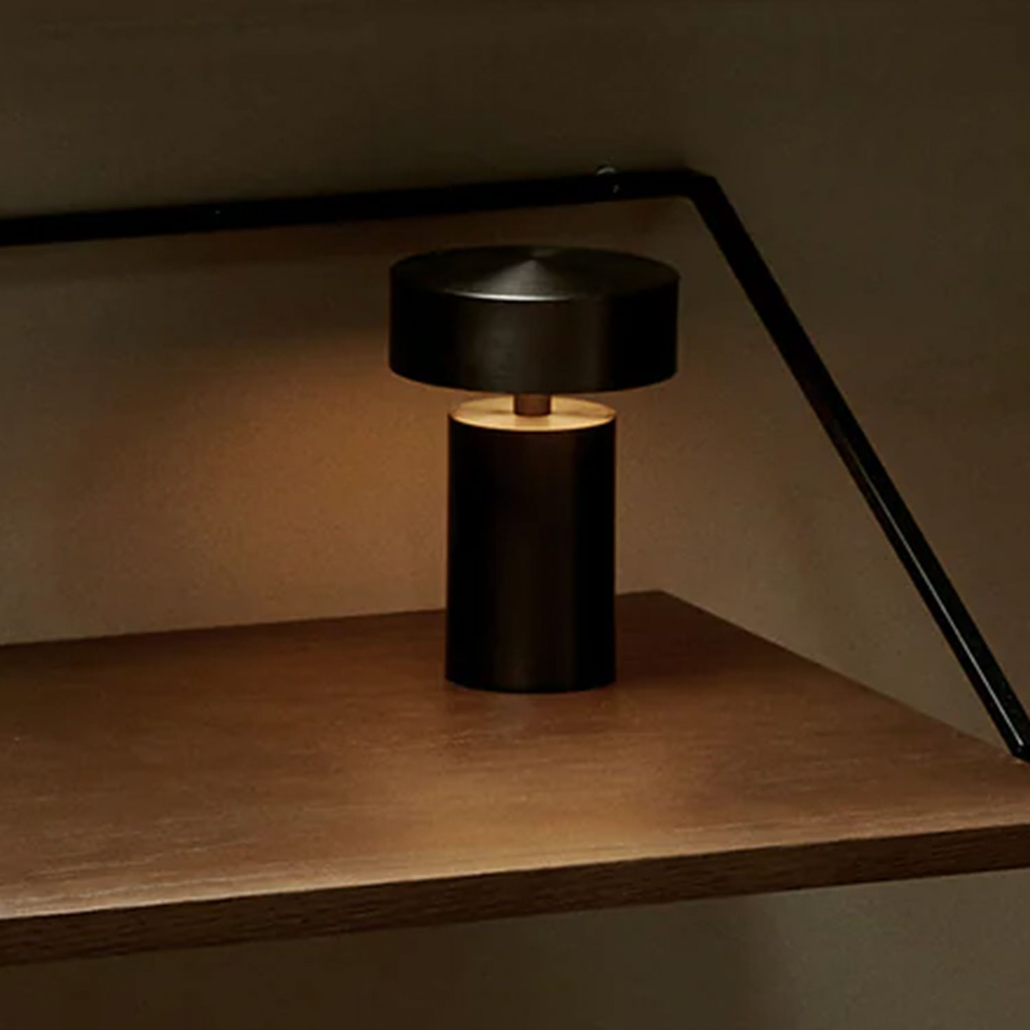 Audo - Column Tischleuchte Aluminium gebürstet