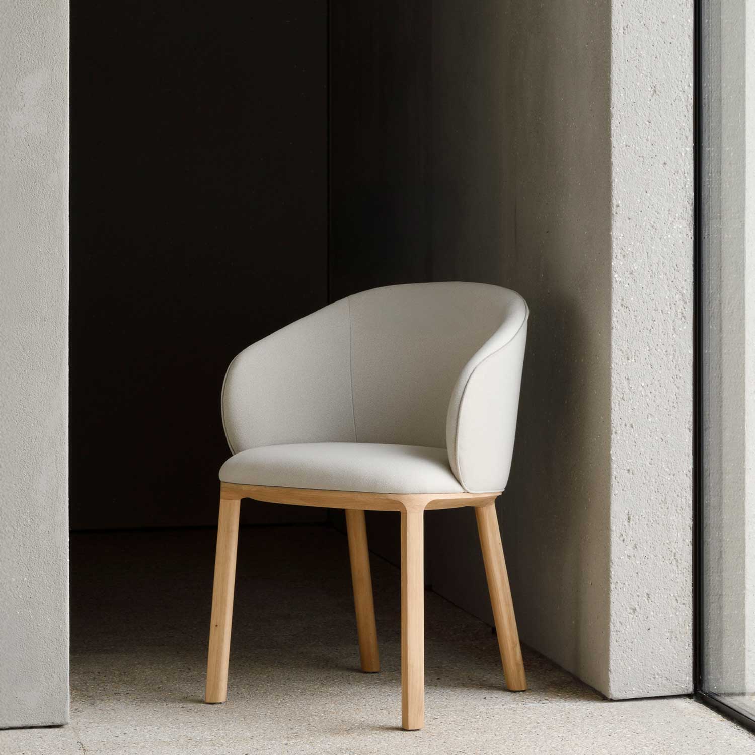 Ethnicraft - Unda Stuhl Eiche lackiert Stoff Salt