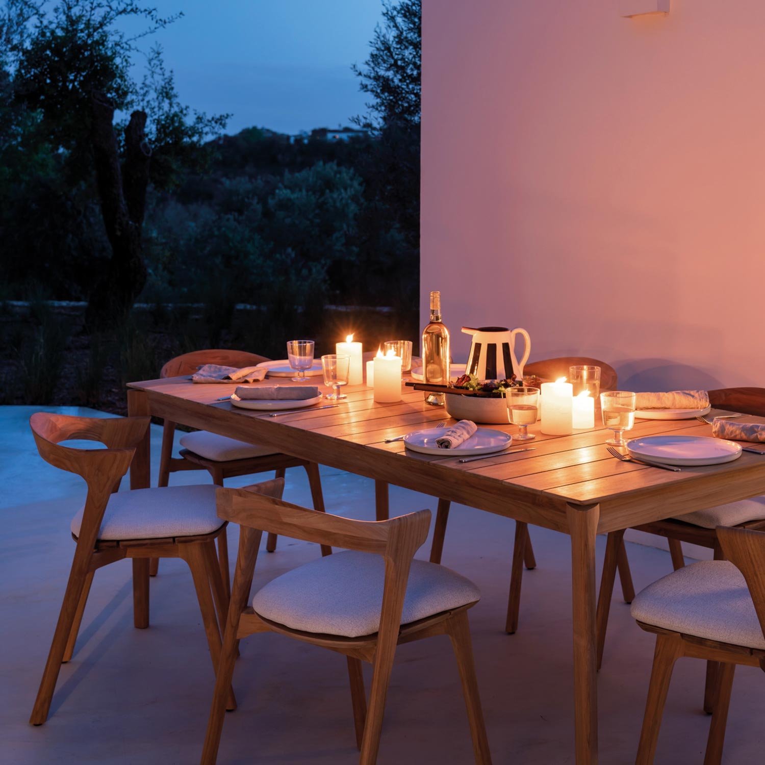 ethnicraft bok stuhl fuer draussen tafel ambiente nachts 84303