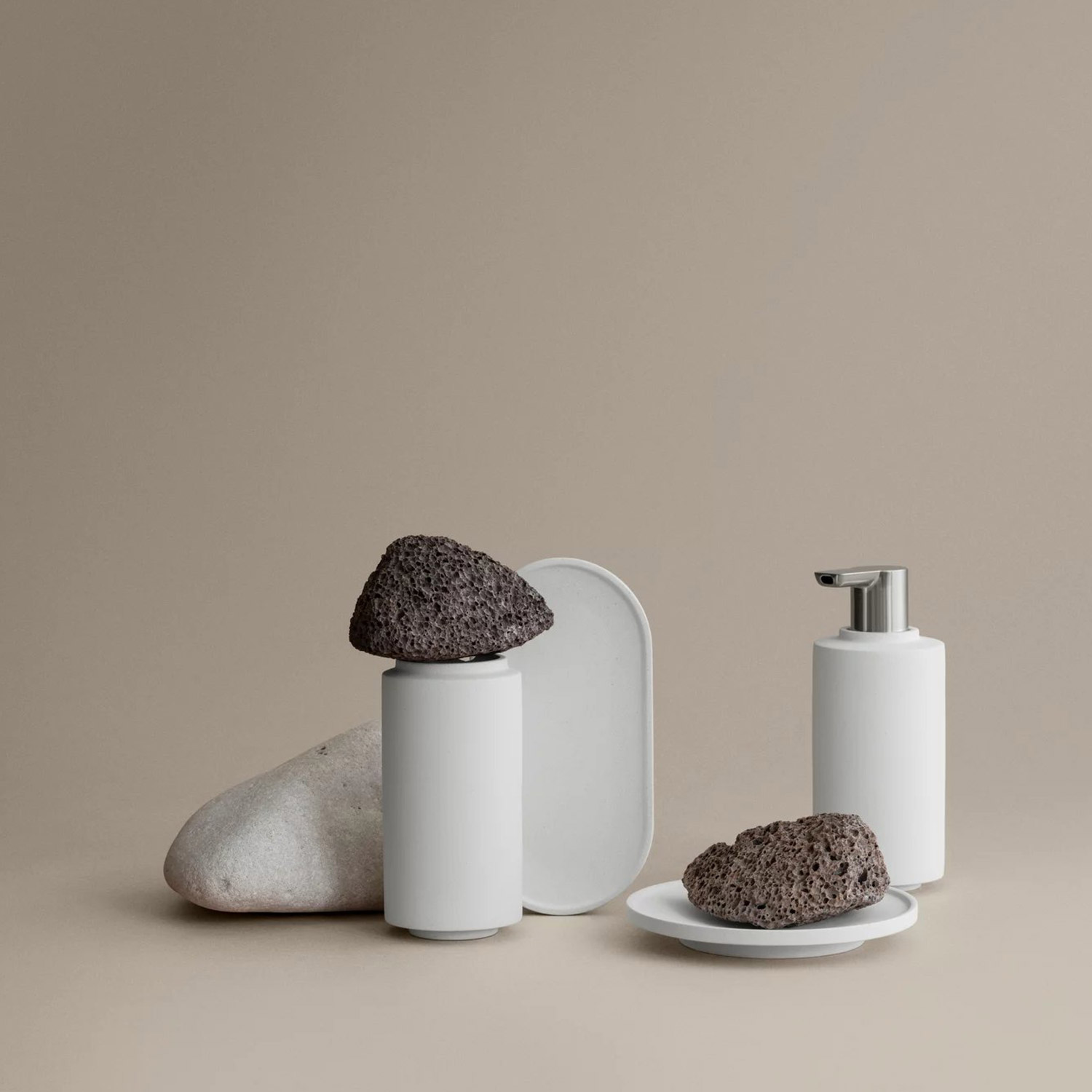 blomus CRETO Seifenschale lily white 65491 mit graeulichem Hintergrund 104881