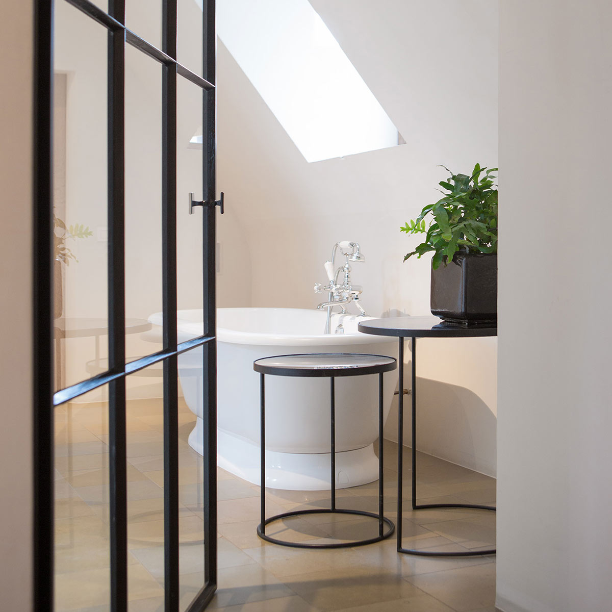 20703 charcoal nesting beistelltisch 2 er set ethnicraft lifestyle badezimmer 86920