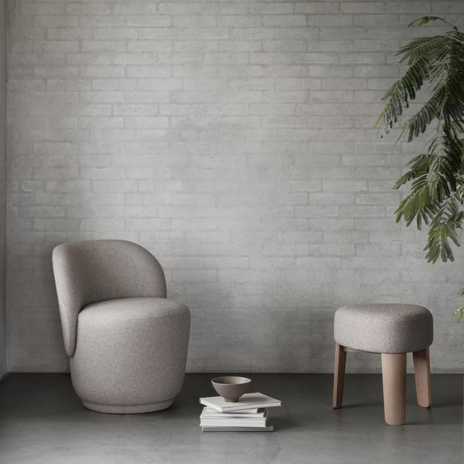 blomus KOUN Hocker mit Sessel vor Wand 102754