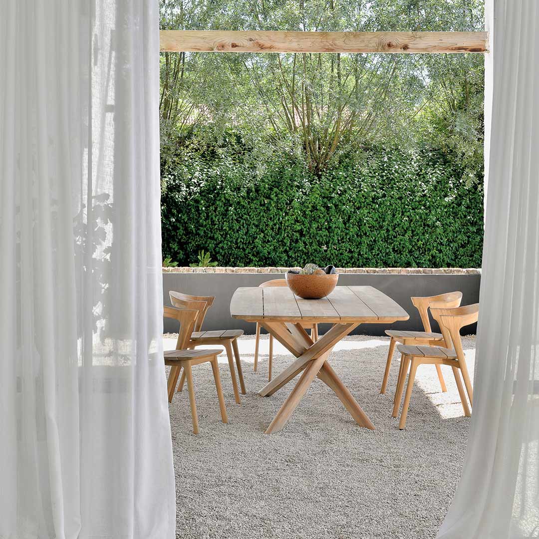 ethnicraft bok stuhl fuer draussen vierertisch ambiente vorhang 84278