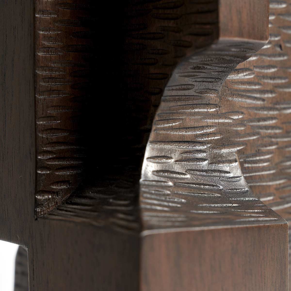 29702 ehtnicraft block sculpture mahagonie close up structure 86977