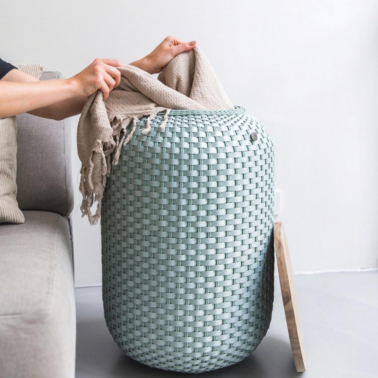 handed by halo beistelltisch high eucalyptus decke 94014