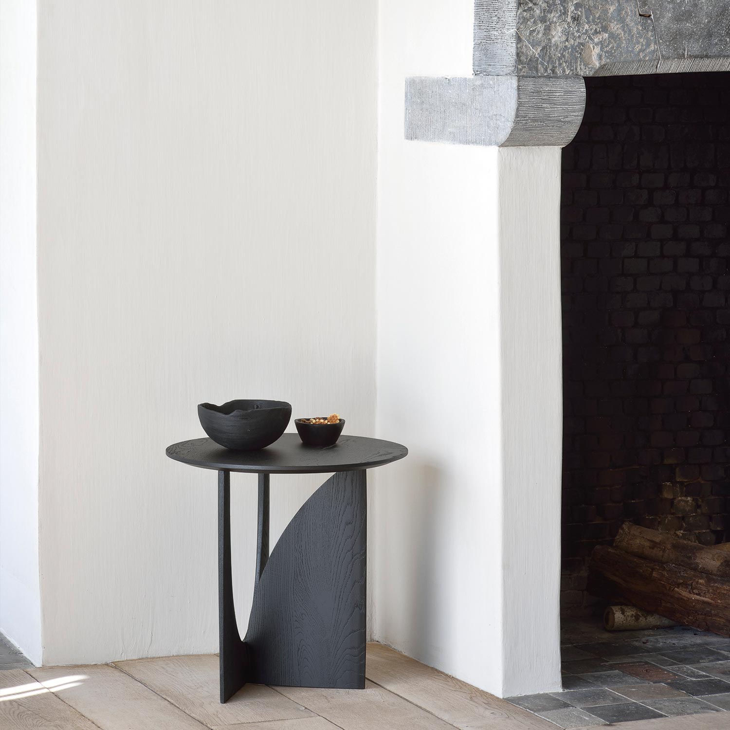 ethnicraft geometric beistelltisch eichenholz schwarz beistelltisch sessel 83860