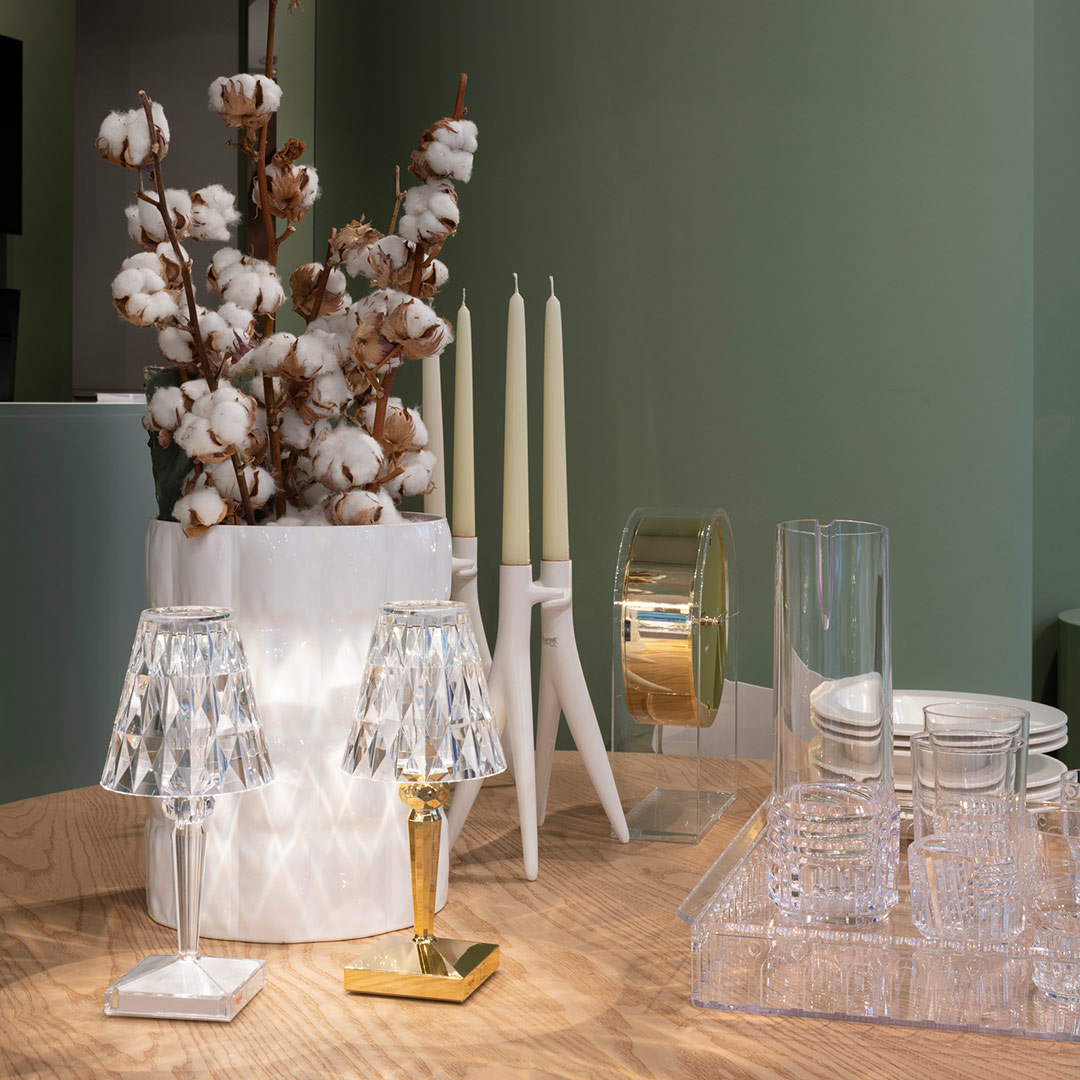 kartell battery tischleuchte transparent gold 77129