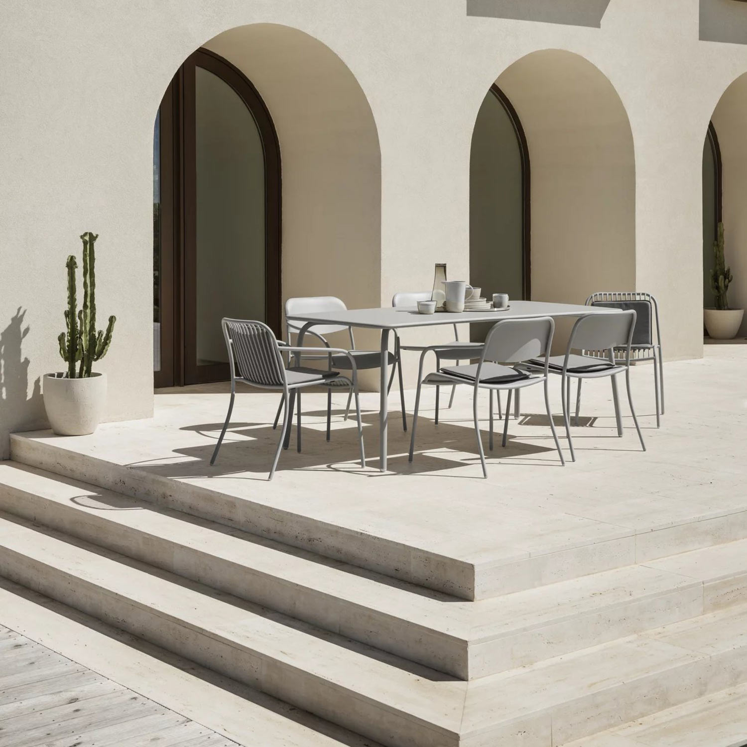 blomus yua stuhl silk grey terrasse 100218