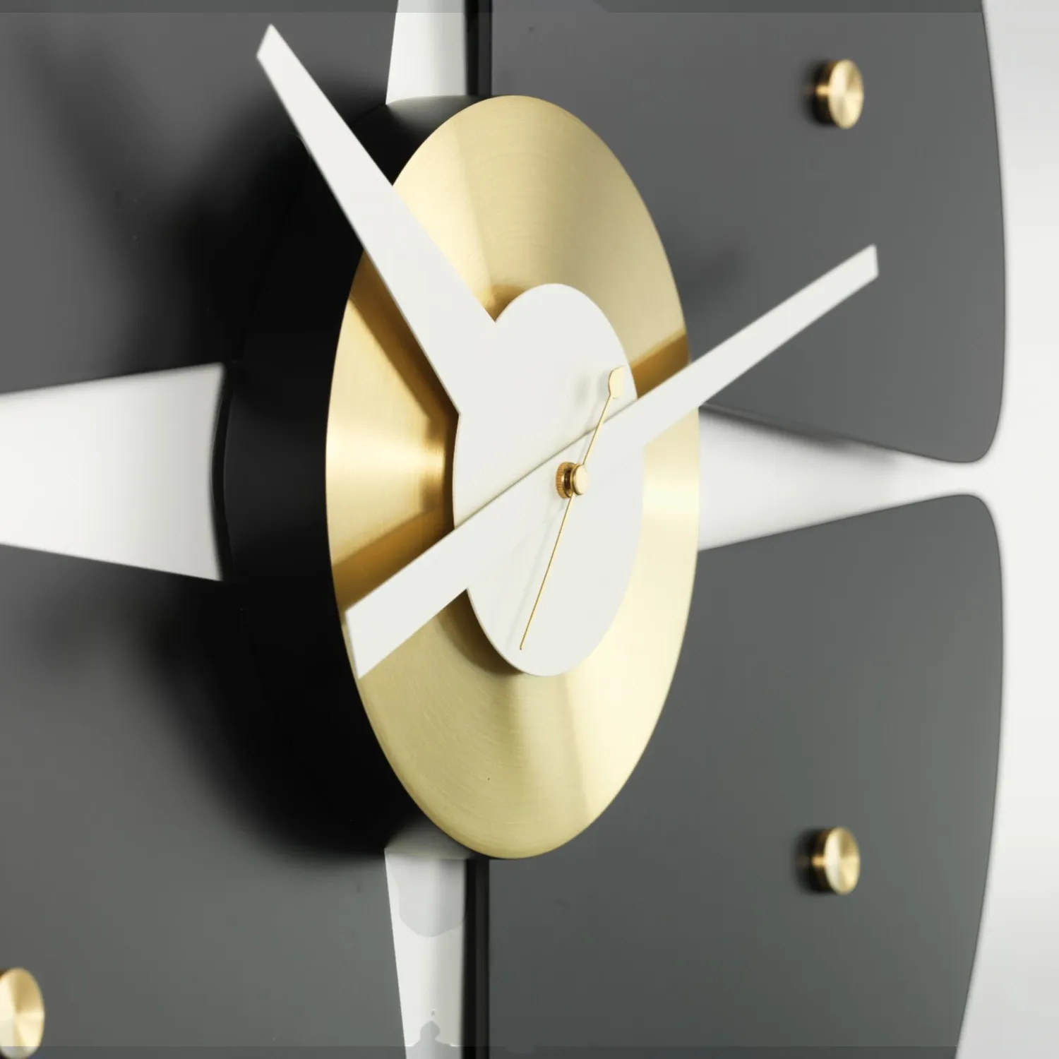 Vitra - Petal Clock Wanduhr