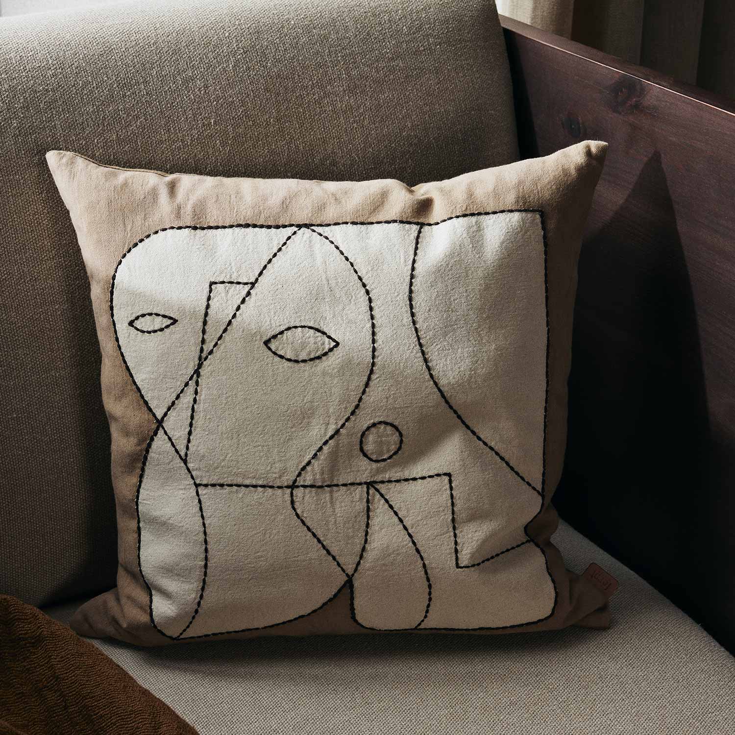 ferm living figure kissen taupe off white sessel 96250