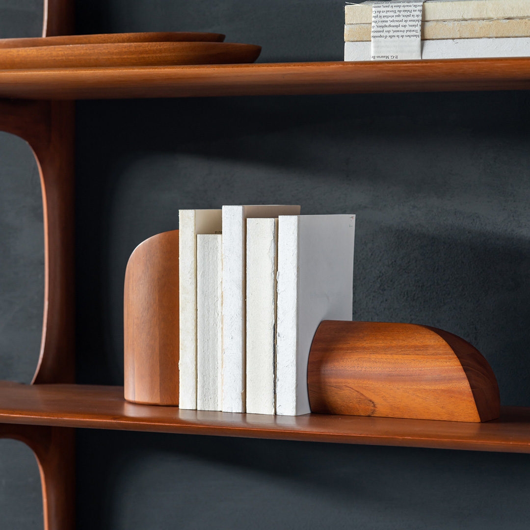 ethnicraft buchstuetzen mahagoni liegend lifestyle 86391