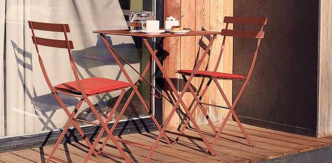 Fermob Kissen Outdoor Kissen Rot auf Terrasse