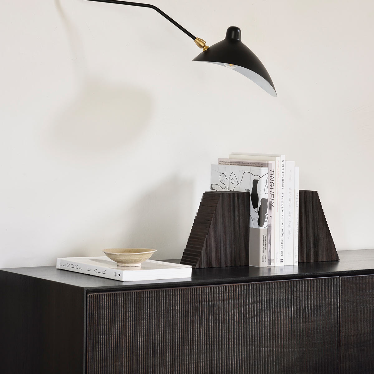 sideboard grooves buchstuetzen lifestyle ethnicraft 86411