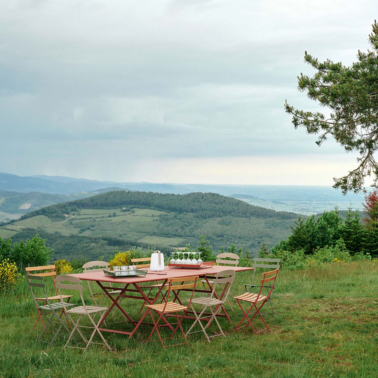 fermob caratere tisch 128x128cm ockerrot 105630