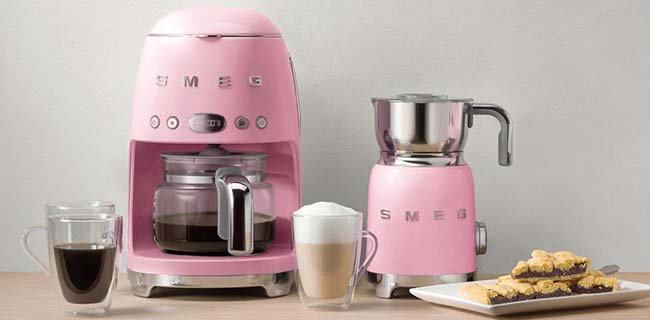 SMEG Kaffeemaschine mit Milchaufschäumer