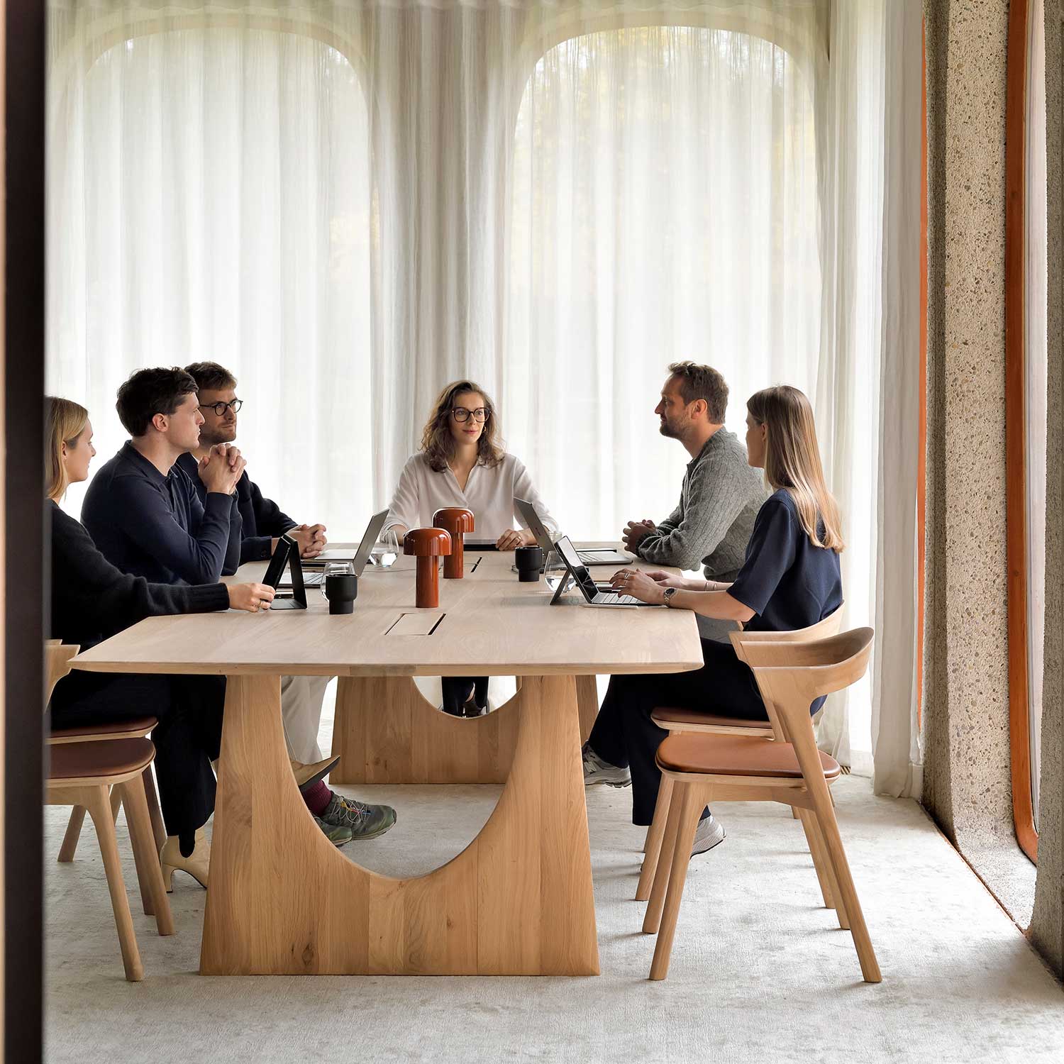 ethnicraft geometric meetingtisch mit personen 103865