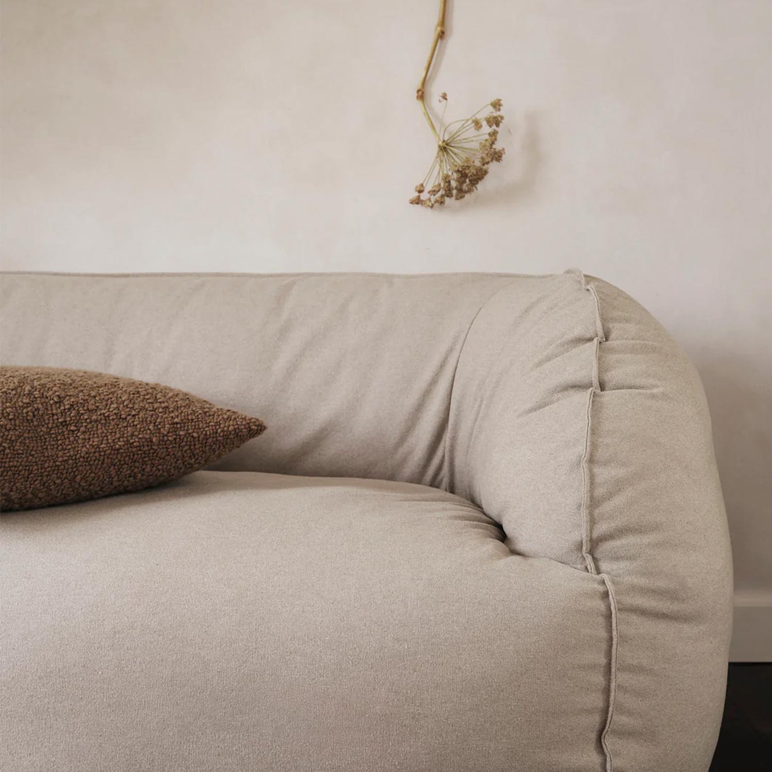 ferm LIVING Nesten 2 Seater Sofa 2 Sitzer Nahaufnahme 104538