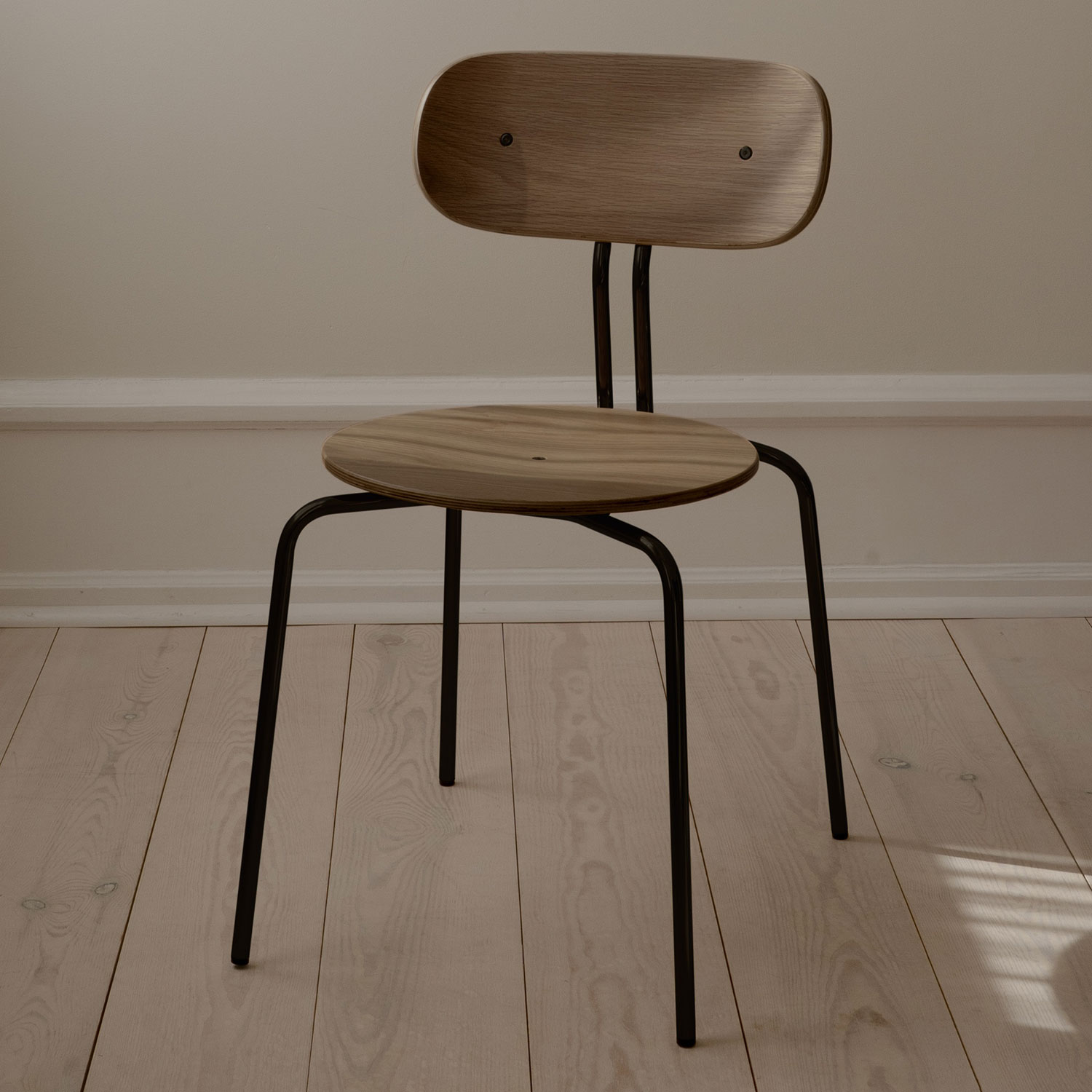 UMAGE - Curious Stuhl schwarz ohne Kissen