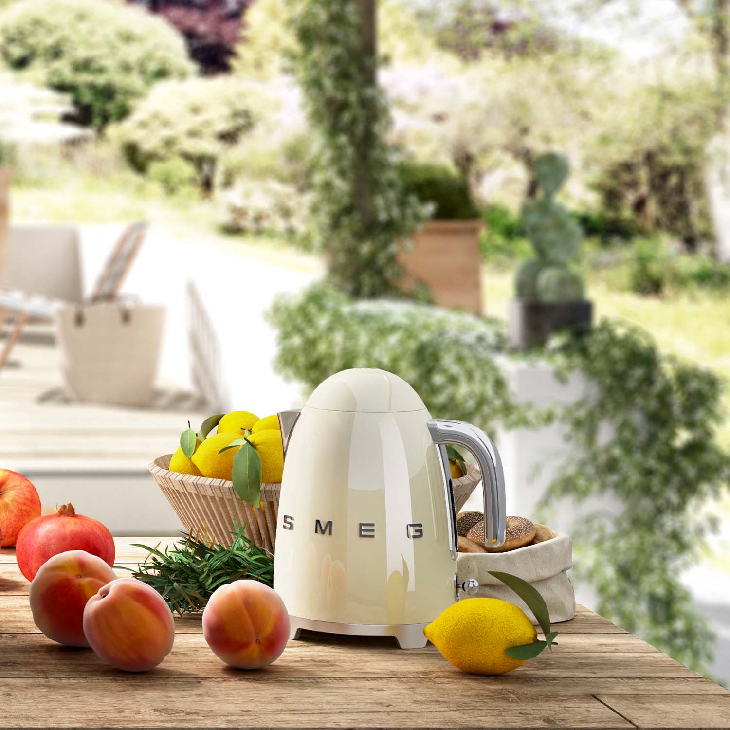 Wasserkocher KLF03 SMEG mit Obst 45677