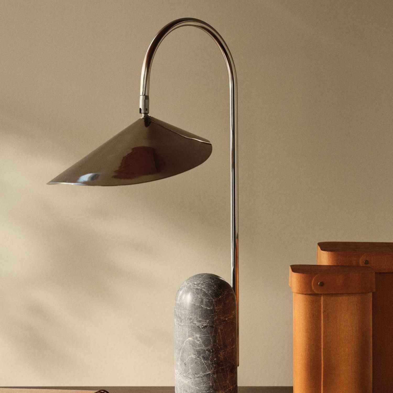 Ferm Living- Arum Tischleuchte edelstahl