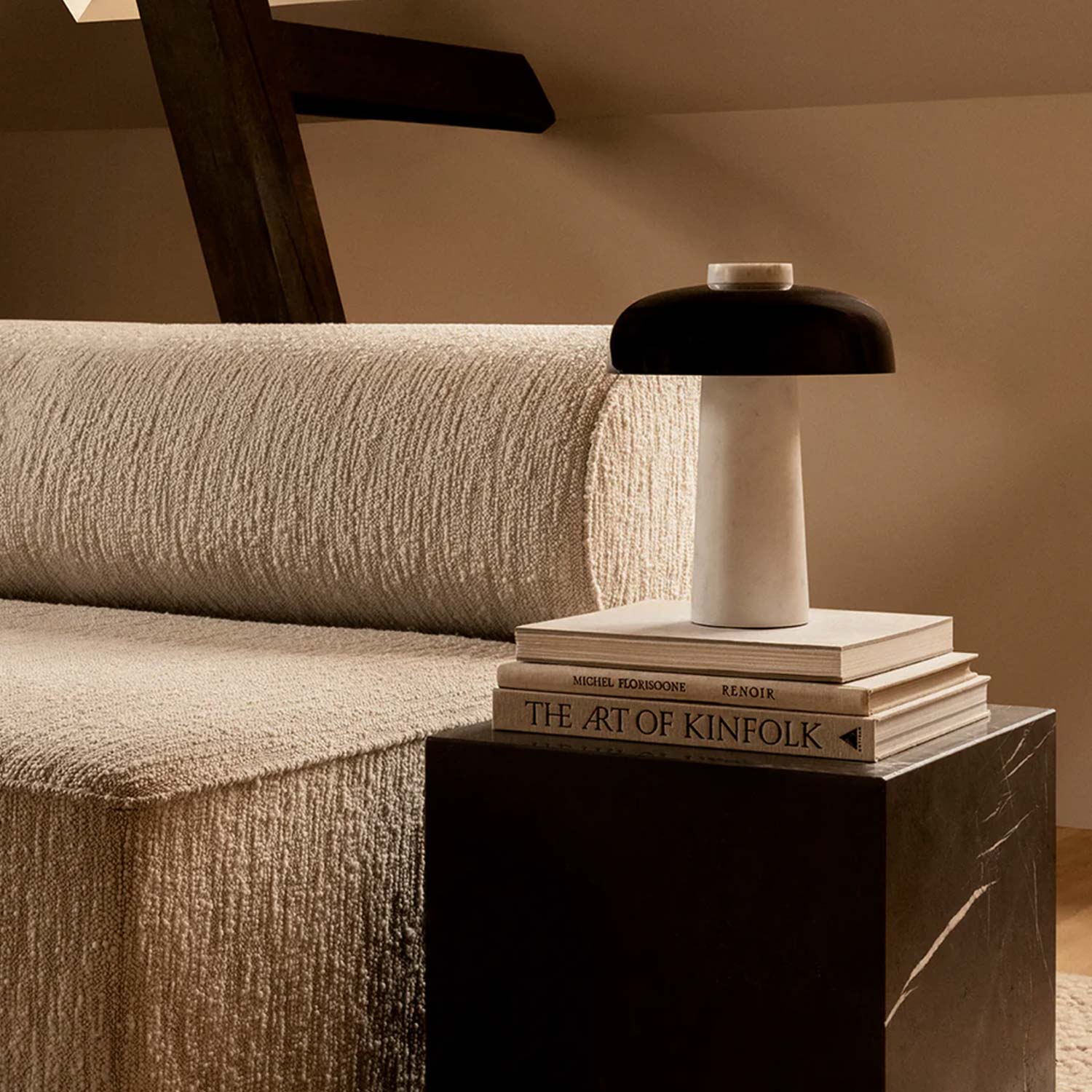 Audo - Reverse Tischleuchte schwarz