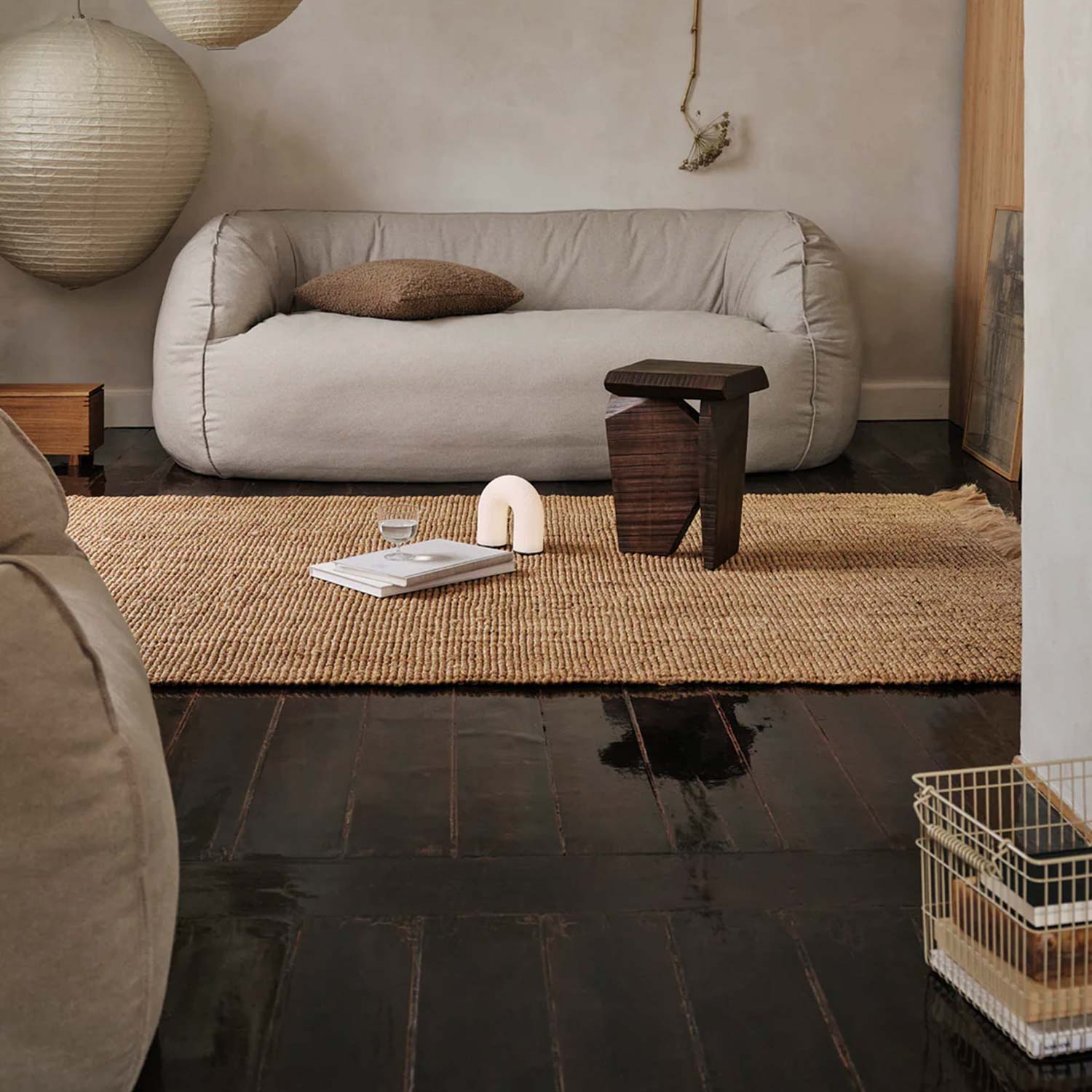 ferm LIVING Vuelta Mobile Lampe weiss 1104270173 auf dem Boden 104282