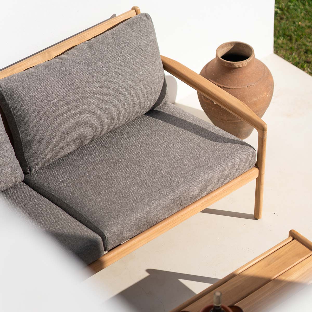 ethnicraft 10254 2 sitzer lifestyle close up 85657