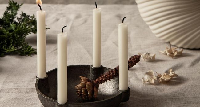 Ferm Living Deko Bowl Kerzenständer auf Tisch