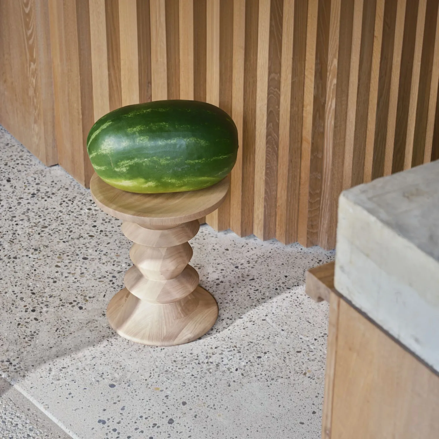 Vitra - Eames Hocker A Kastanie natur