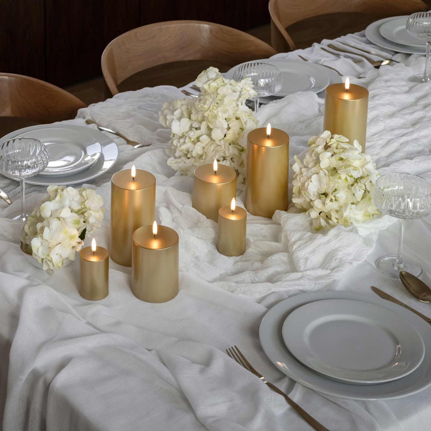 Uyuni Lighting - LED Stumpenkerze smooth 7,5 cm gold