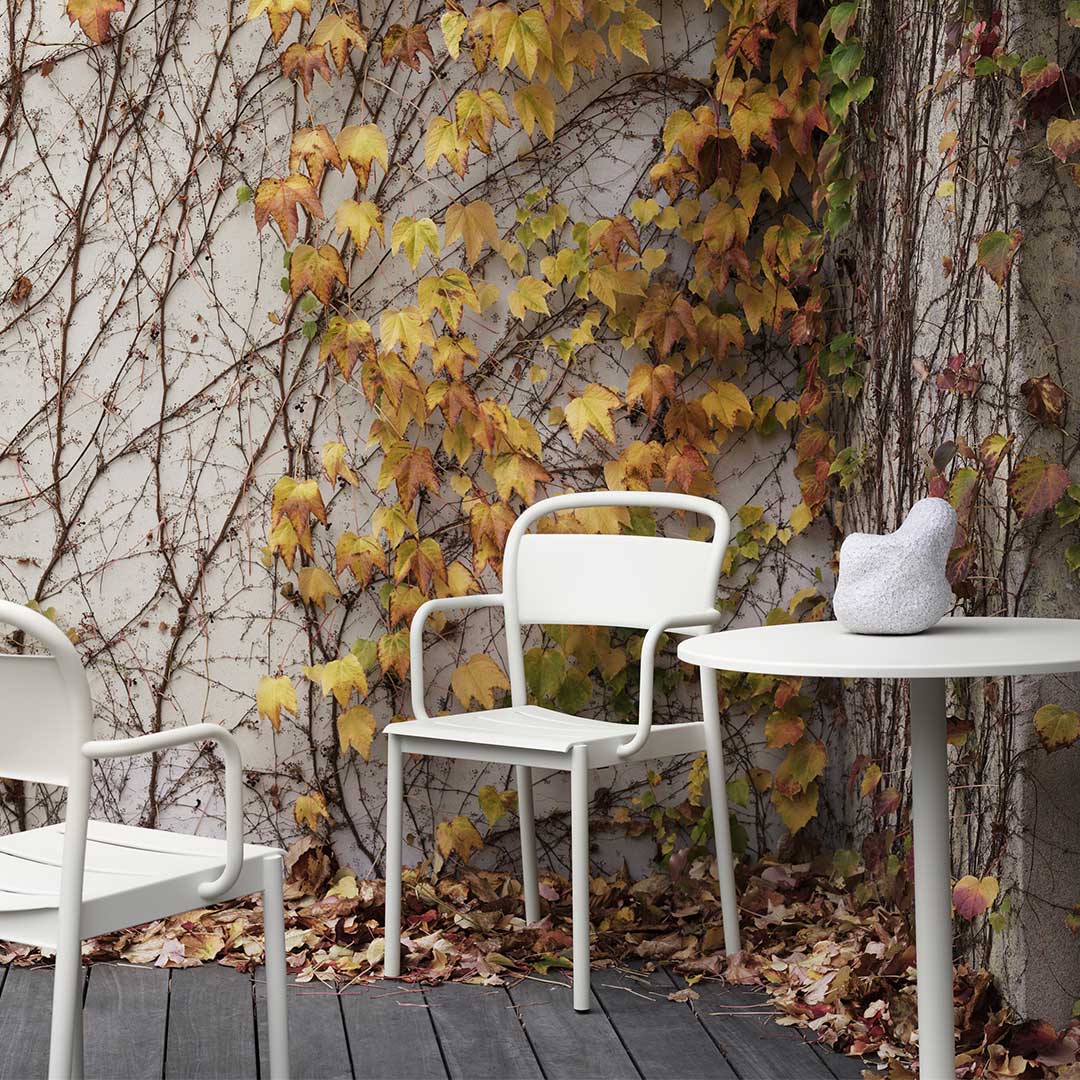 muuto linear armchair off white gartenstuhl 65393