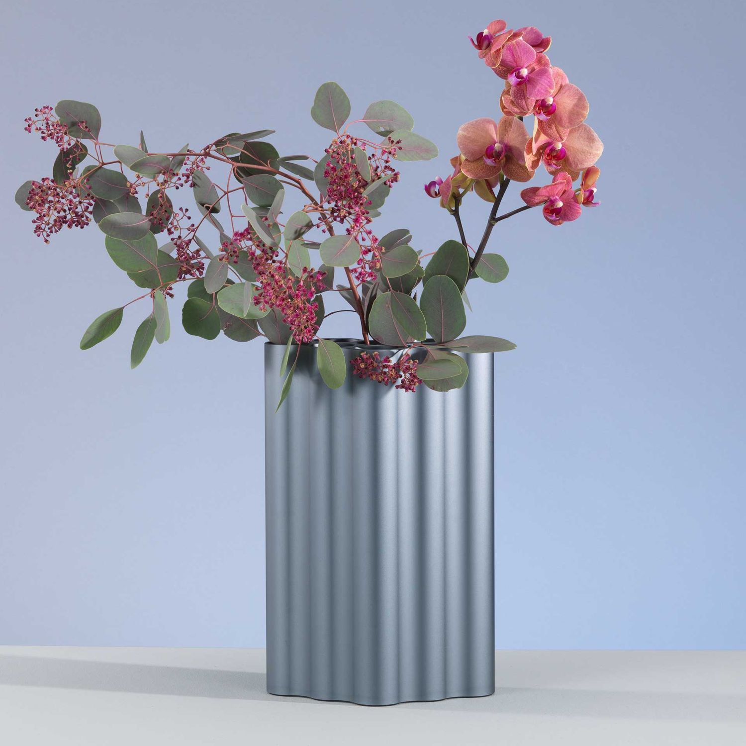 Vitra - Nuage Vase large stahlblau eloxiert