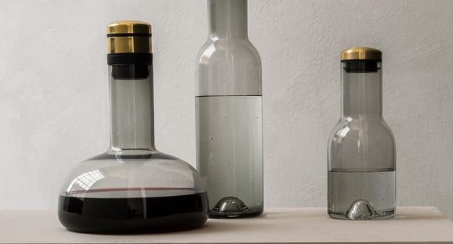 Audo Küche Bottle Karaffe neben Weindekantierkaraffe