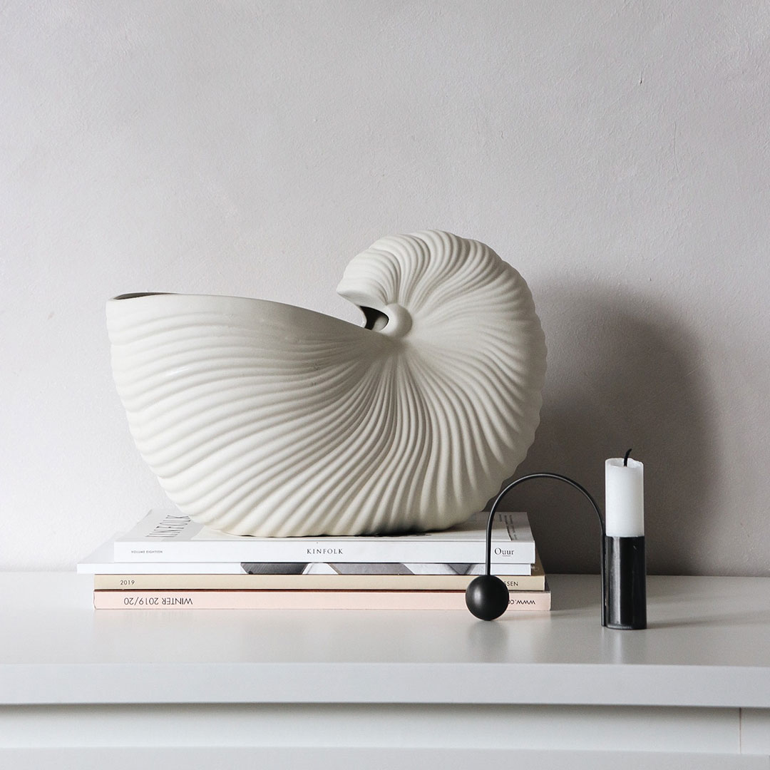 raum blick ferm living shell pott off white muschel ferm living balance kerzenstaender schwarz 58966