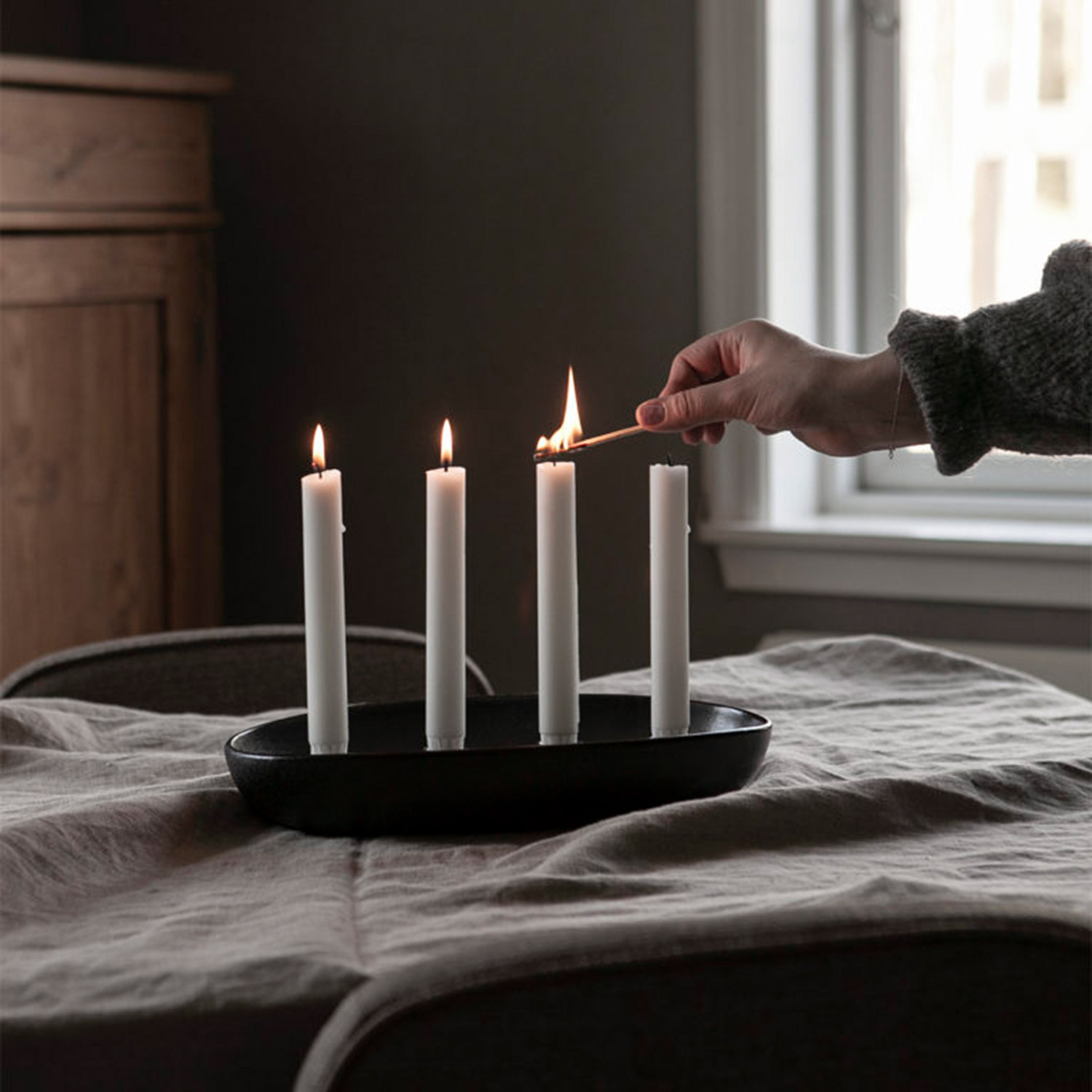 storefactory groendal kerzenhalter glaenzend schwarz angezuendet 98231