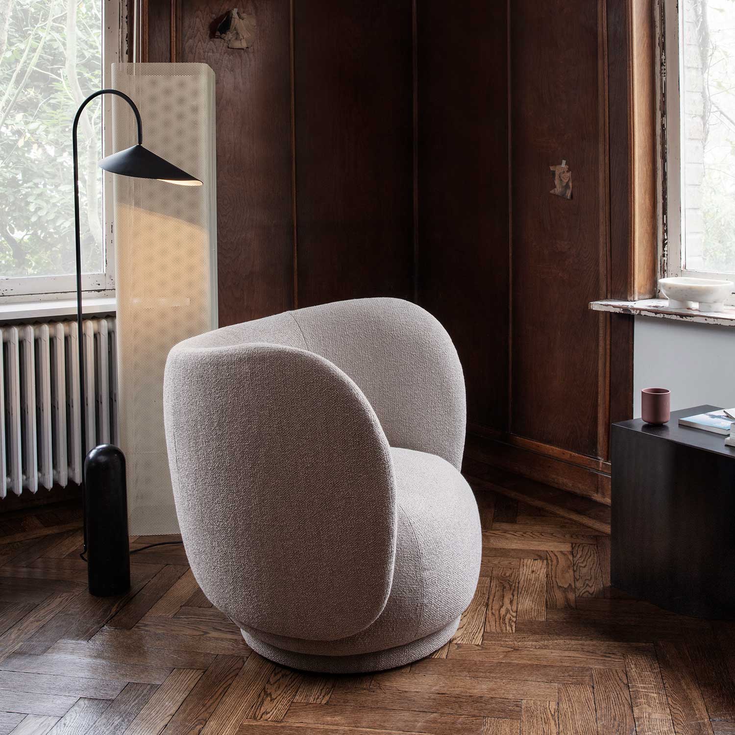 arum floor lamp schwarz sessel ferm living 60325