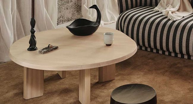Ferm Living Couchtisch Tarn Couchtisch neben Sofa