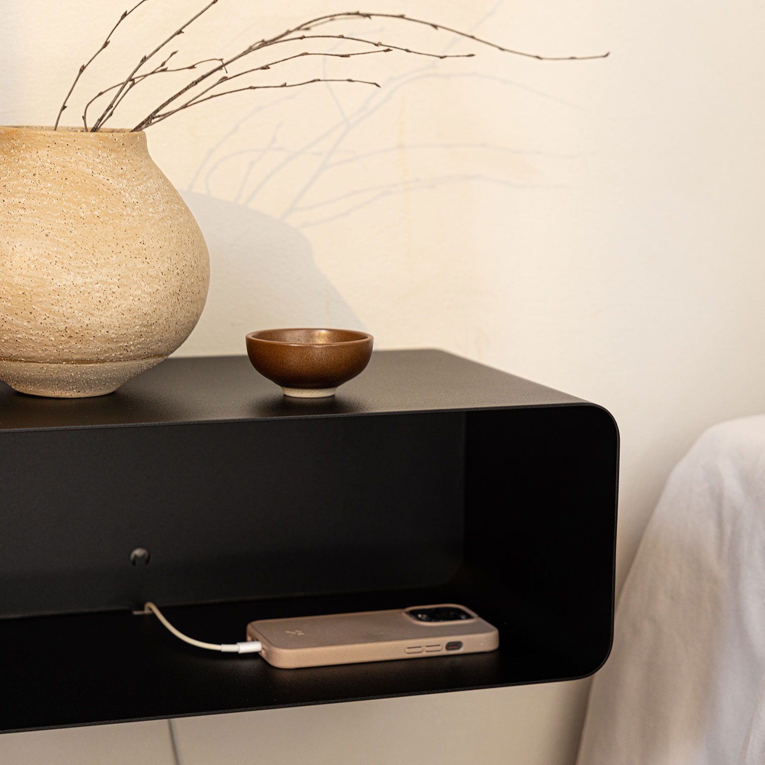 metallbude nelio nachttisch schwarz schlafzimmer close up 96954