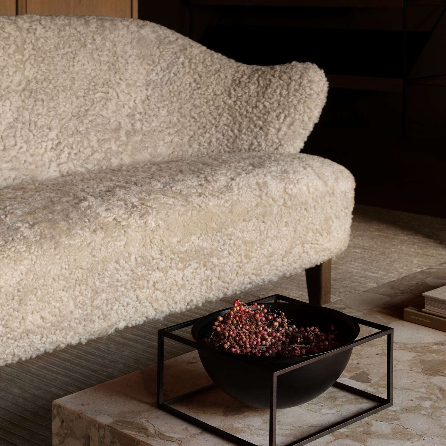 audo copenhagen ingeborg sofa schaffell moonlight wohnzimmer 98553